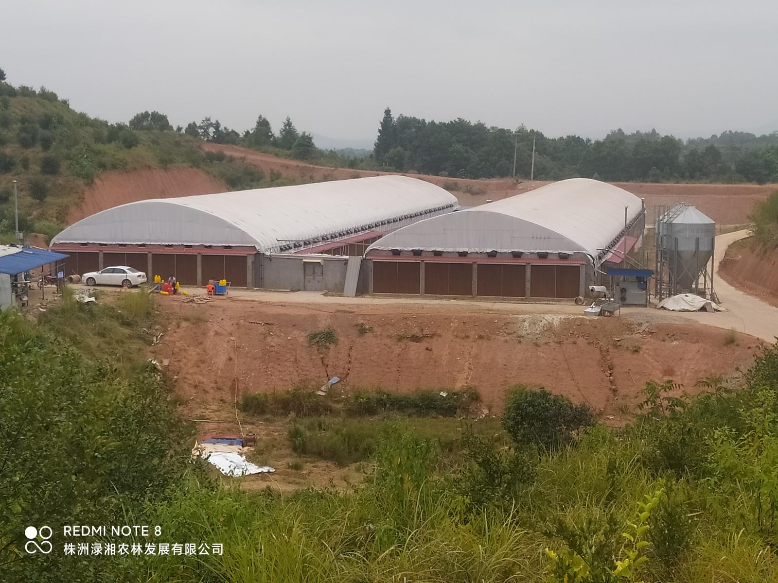 智能化养鸡厂建设现场